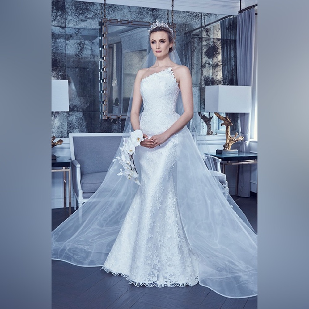 Romona Keveza Couture 9401 Sample Gown